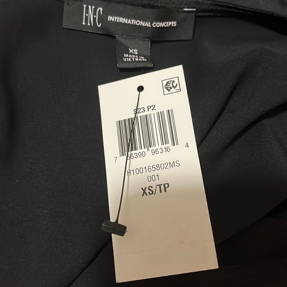 I.N.C silky top with chain link decoration - Picture 4 of 7